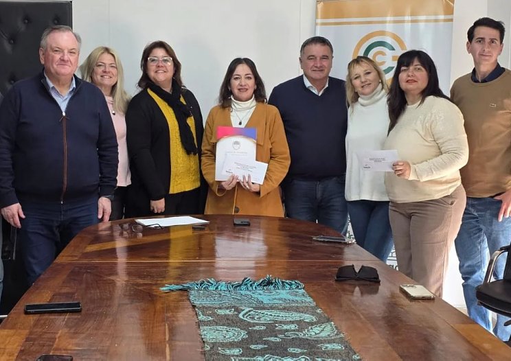 Ceres: Se entregaron certificados a Promotores Gerontológicos y aportes a Suardi y San Guillermo