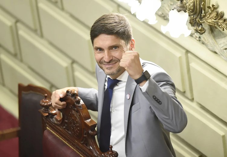 La Convención Reformadora habilitó a Pullaro a buscar su reelección en el 2027