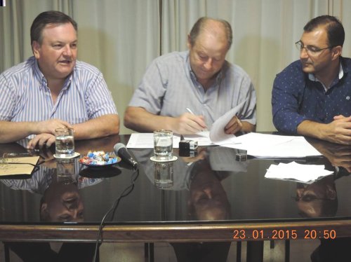 San Guillermo: Firmaron los contratos de la 2° Fiesta de la Confraternidad