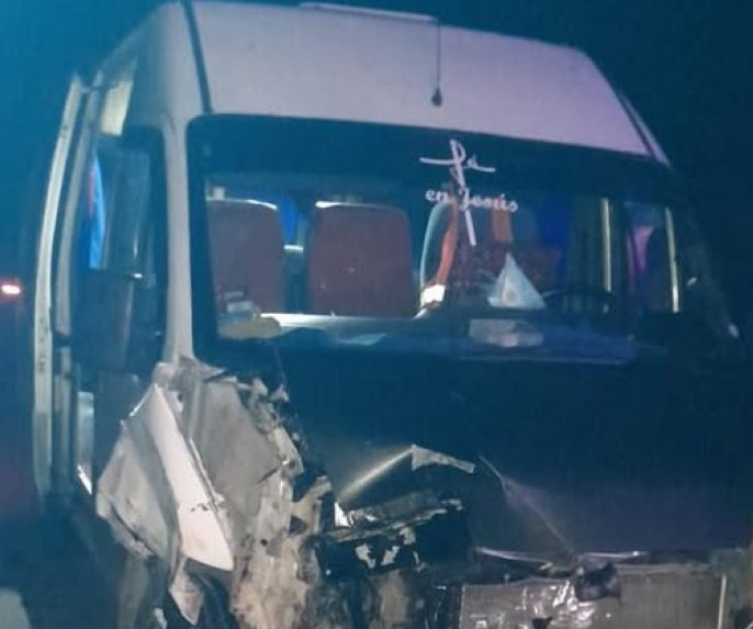 Un vehículo de transporte chocó dos vacunos en cercanías de La Para