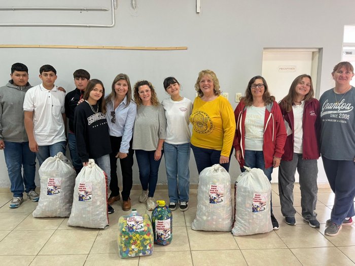 Doná amor, llevá tus tapitas: la Escuela Técnica N° 500 de Suardi se sumó a la iniciativa