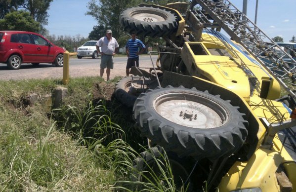 San Guillermo: Fumigadora cayó a la cuneta en un accidente sobre ruta 23
