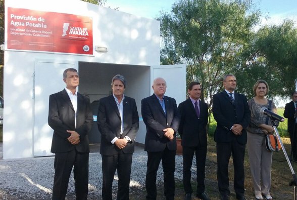 Lifchitz inauguró la planta de agua potable de Colonia Raquel