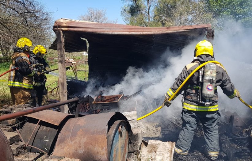 Bomberos de Morteros intervinieron en incendios de colmenas y en el centro de compostaje