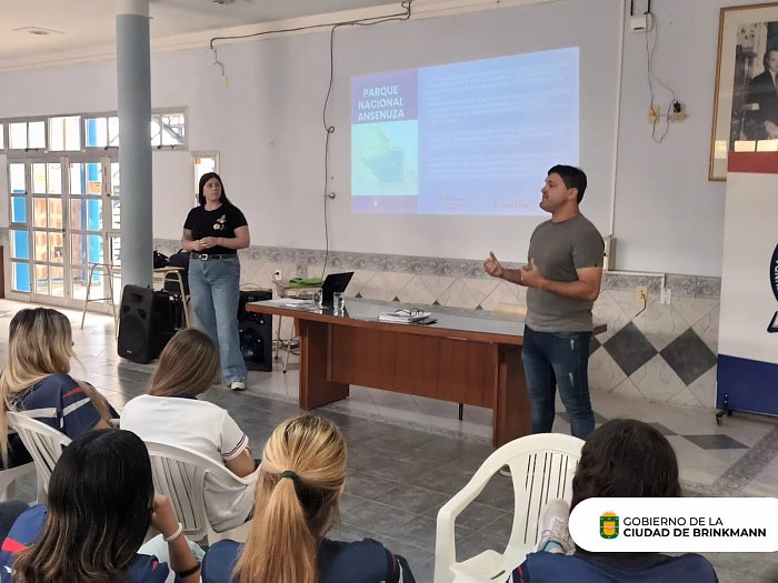 Capacitacion en turismo para jóvenes de Brinkmann