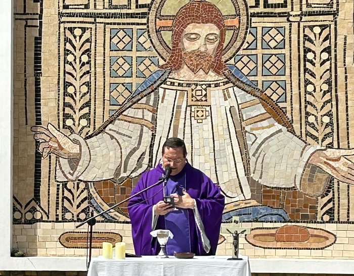El Municipio inauguró el mural “Cristo: Última Cena” en el Cementerio Jardín del Oeste