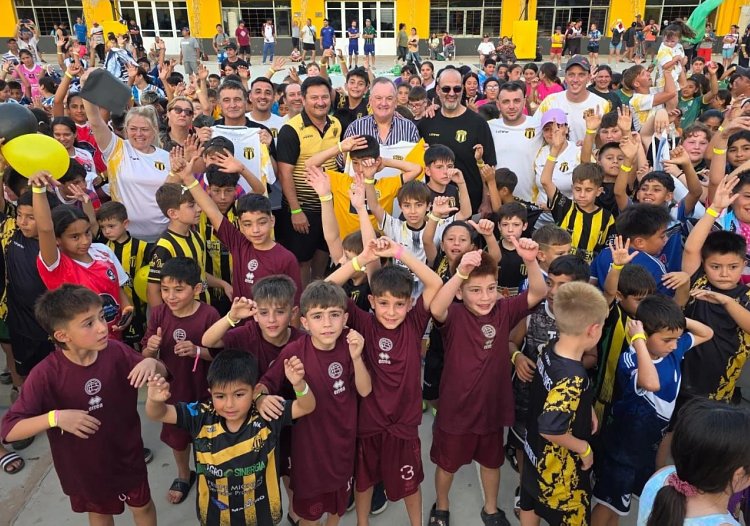 Michlig acompañó el acto inaugural del XVI Torneo “Ardillitas” en el Club Central de Ceres