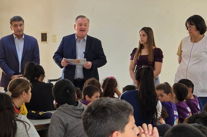 Michlig y González entregaron aportes FANI y recorrieron obras en San Cristóbal y Soledad