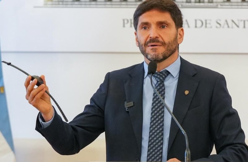 Pullaro presentó las tobilleras duales para prevenir hechos de violencia de género