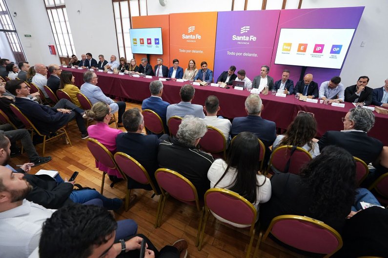 Pullaro: “Vamos por ciudadanía digital, por un Estado moderno y cercano a la gente”