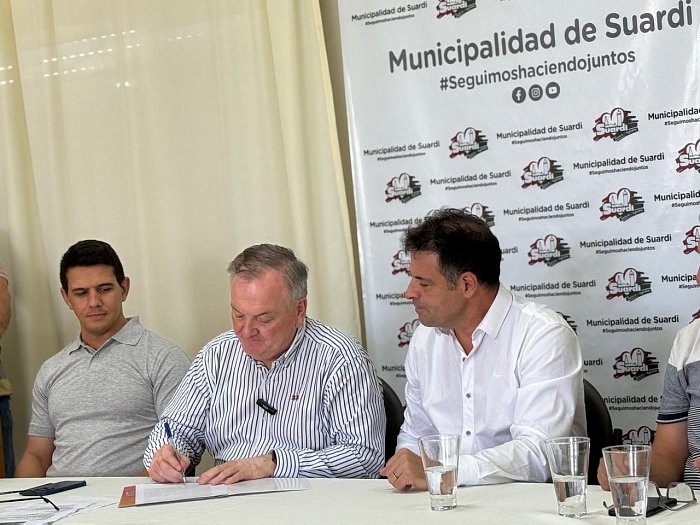 Michlig entregó 230 millones para continuar con el Bv. Santiago del Estero en Suardi