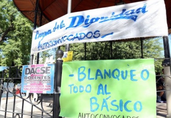 Docentes santiagueños siguen de paro por tiempo indeterminado