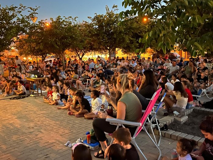 Suardi: Gran convocatoria en la primera noche de “Cine bajo las estrellas”
