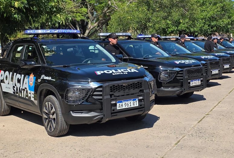 Se entregaron 13 móviles policiales 0 km para el Dpto. San Cristóbal 