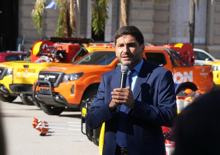 La provincia entregó equipamiento para bomberos. Suardi recibió un grupo electrógeno