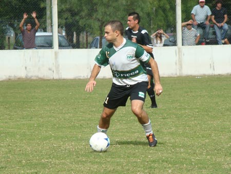 El fútbol agradecido: Juan Pablo Mari seguirá en Devoto