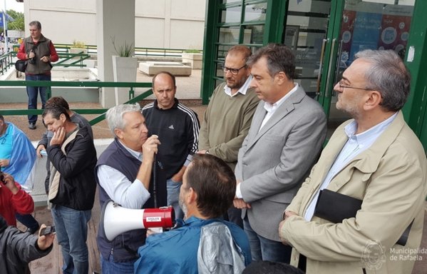 Unos 150 productores lecheros se manifestaron en Rafaela