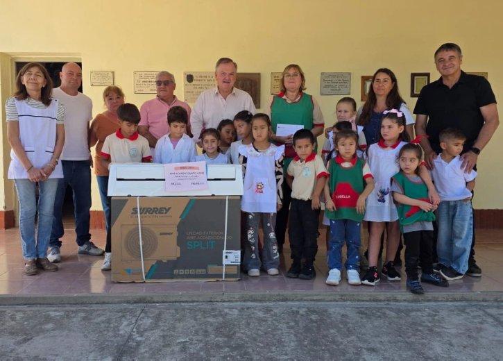En el inicio del ciclo lectivo, el senador Michlig presidió un acto institucional en la escuela N° 716