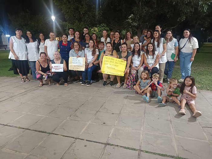 Docentes autoconvocados se manifestaron en Plaza San Martín de Suardi