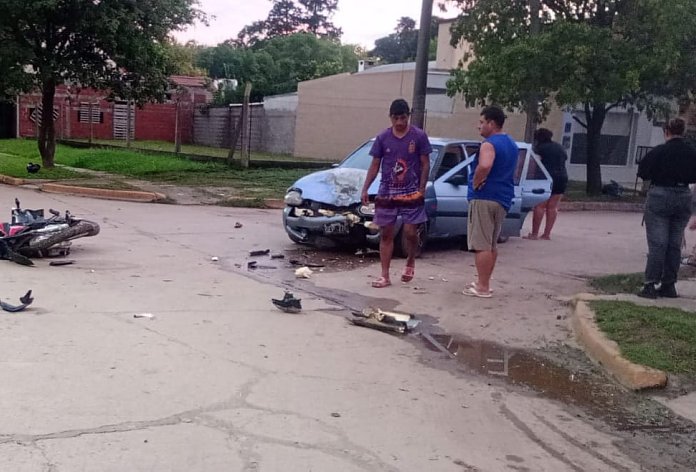 Brinkmann: Violento choque entre auto y moto dejó dos heridos