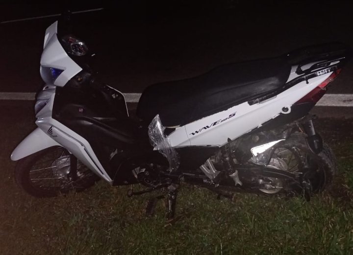 Accidente en San Guillermo: Choque entre auto y moto dejó una joven herida