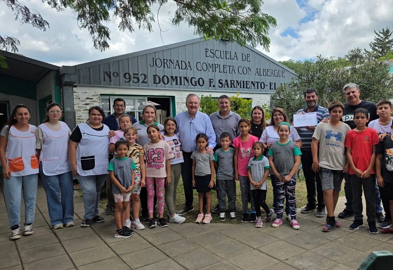 Michlig hizo entrega de aportes FANI y equipamientos para escuelas 