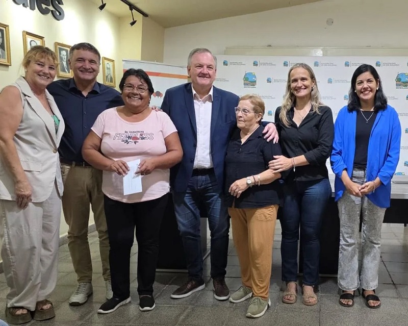 Michlig y González entregaron aportes para actividades deportivas y culturales de San Guillermo