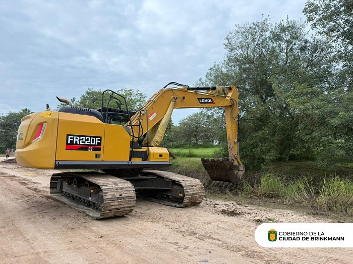 Brinkmann: continúan las tareas de limpieza y ensanche en el canal de calle Gandolfo