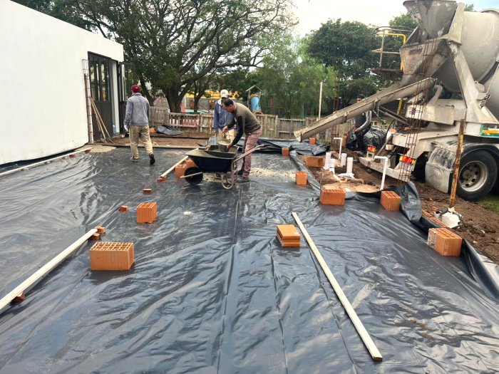 Suardi avanza con obras viales y la construcción de una nueva aula