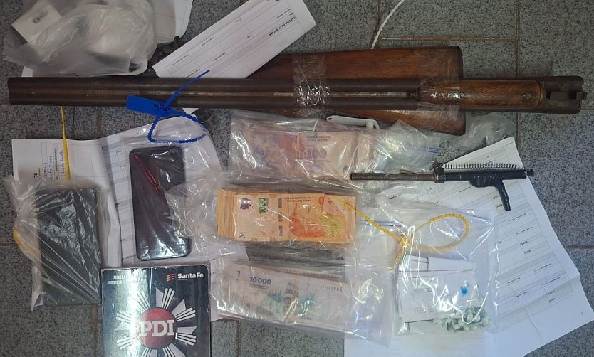 Allanamientos por microtráfico en San Cristóbal: tres detenidos y secuestro de droga, dinero y armas