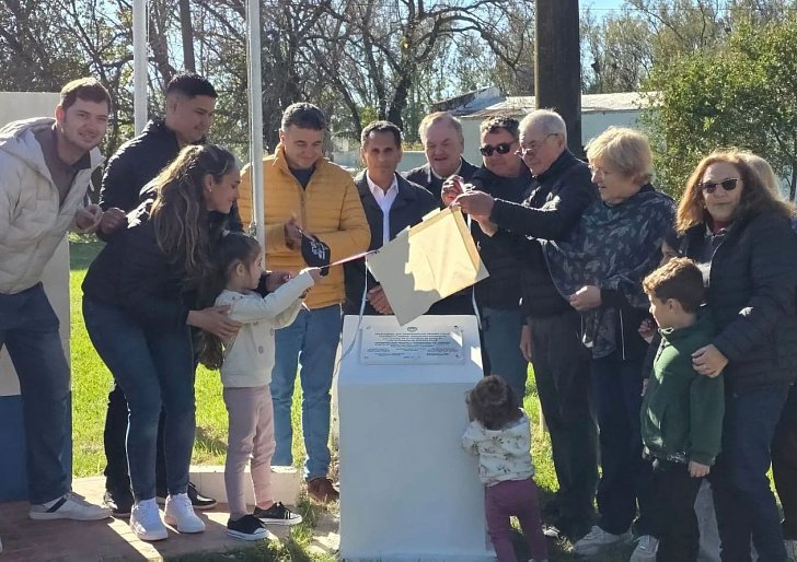 Moisés Ville: Inauguraron pavimento y un emotivo monumento a los héroes de Malvinas