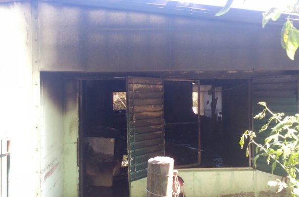 Vivienda de Col. Raquel fue destruída por un incendio
