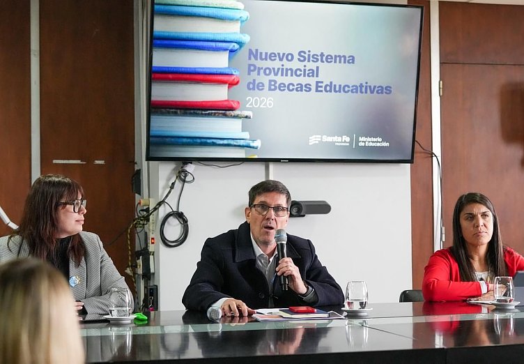 Santa Fe lanza un nuevo sistema de becas estudiantiles y confirma concursos docentes