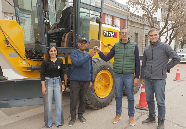 Morteros suma equipamiento: el municipio incorporó una nueva motoniveladora