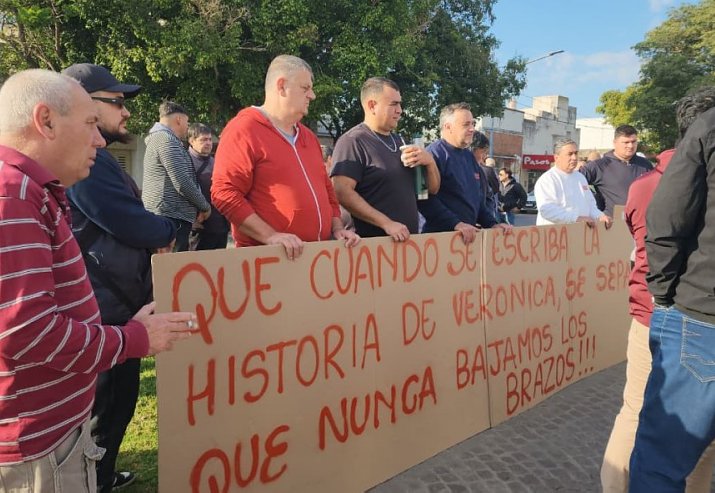 Empleados de Verónica protestaron en Rafaela tras seis meses sin cobrar y la Justicia dictó un millonario embargo contra la firma