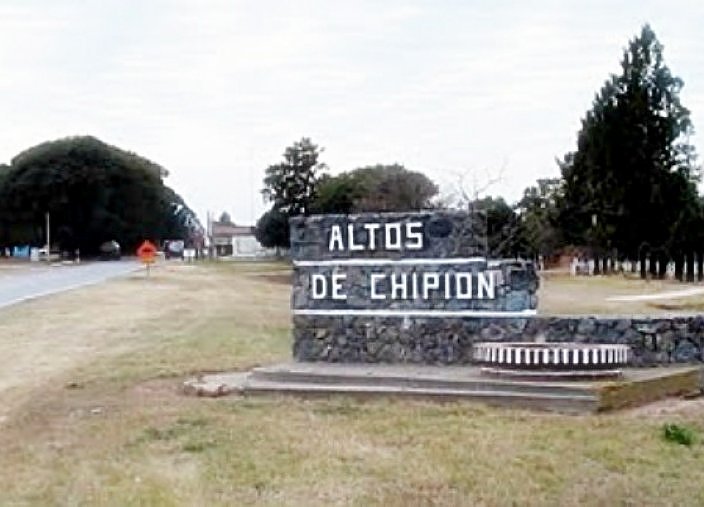 Tragedia en Chipión: una motociclista de 50 años murió tras chocar contra una camioneta
