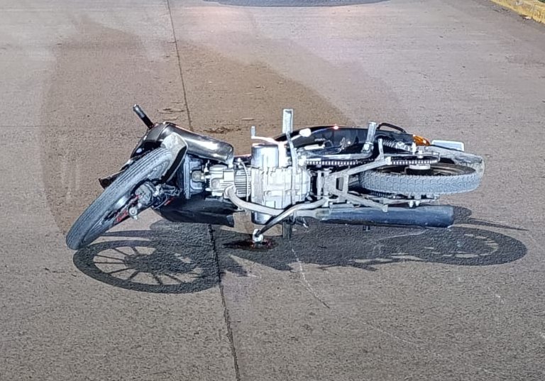 Una joven sufrió una fractura en un accidente de moto en Porteña