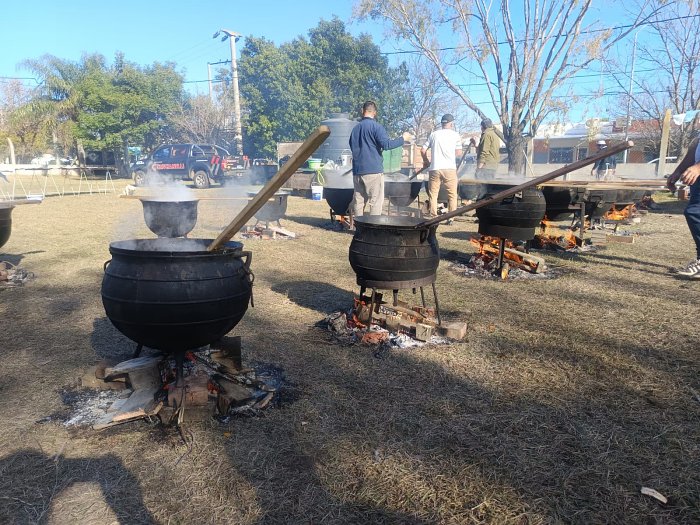 Una tradición que no pierde vigencia: récord de ventas para el locro del Jardín 165