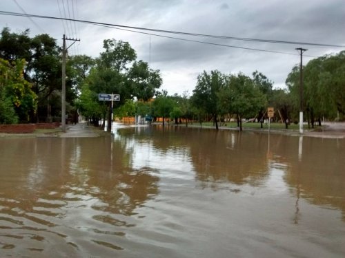 Lentamente escurre el agua en la ciudad de San Cristóbal