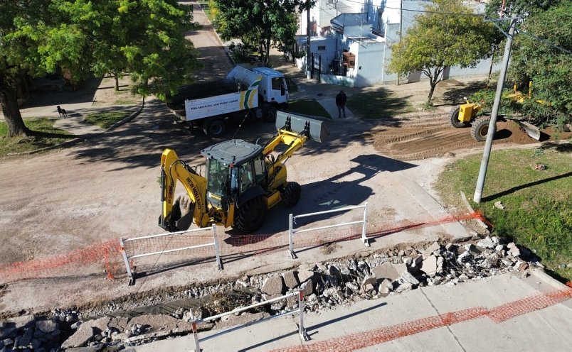 Santa Fe avanza con obras en Ceres: pavimento y remodelación de la Plaza Independencia