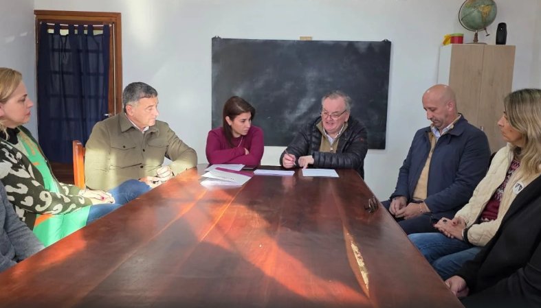 Michlig y González entregaron aportes a instituciones en La Rubia y Hersilia y firmaron convenios para adultos mayores