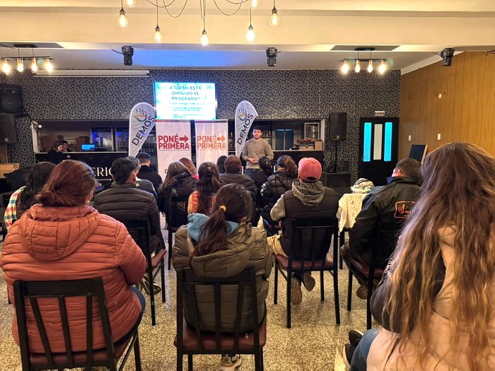 Más de 100 personas participaron de las charlas del programa “Poné Primera”