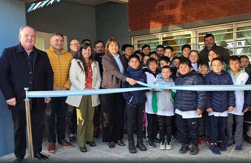 Michlig y Goity inauguraron nuevas aulas y entregaron aportes para fortalecer la educación en el departamento San Cristóbal
