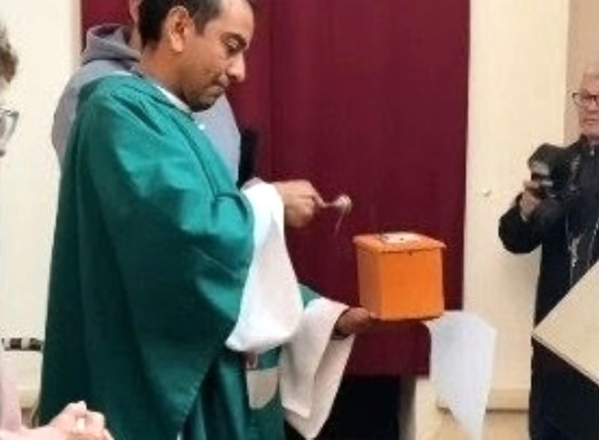 Col. Vignaud rindió homenaje al padre Edgardo Zenklusen con el depósito de sus cenizas en el Santuario de María Auxiliadora
