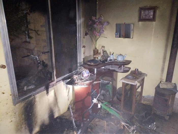 Se incendió una moto y el fuego se propagó a una vivienda en Morteros