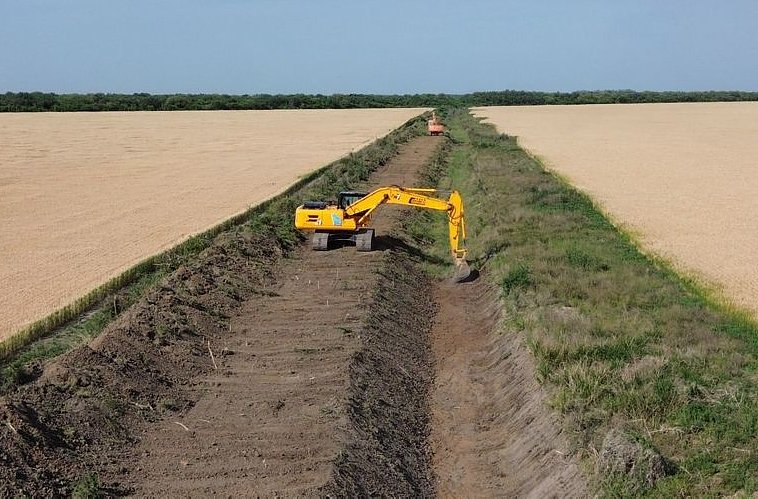 La Provincia fortalece la infraestructura hídrica en San Cristóbal con obras para enfrentar el fenómeno de El Niño