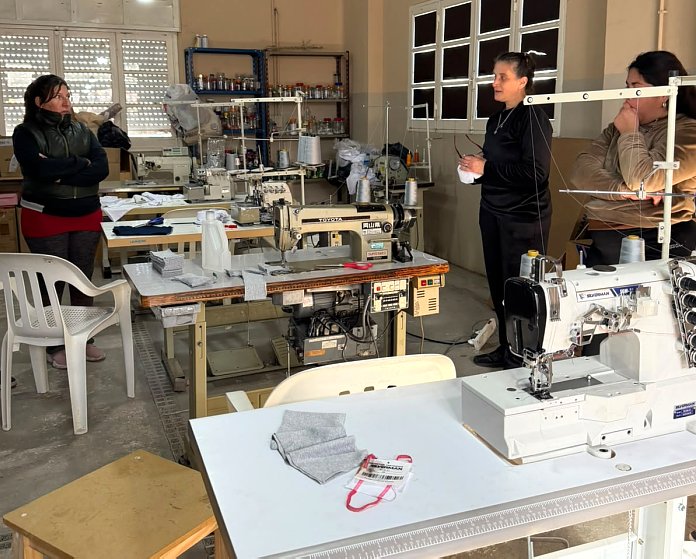 Avanza la puesta en marcha del Taller Textil Municipal de Suardi con la capacitación del personal