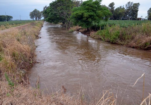 Encontraron ahogado al joven que cayó a un canal en Las Palmeras