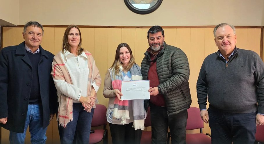 Michlig y González entregaron aportes para fortalecer la educación y el deporte en Colonia Bossi y Dos Rosas y La Legua