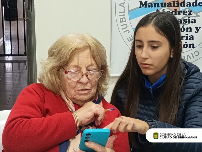 Brinkmann: Cerró el seminario sobre uso de celulares y aplicaciones digitales para personas mayores